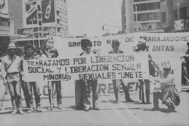 Las pancartas de la primera marcha del orgullo se alzaron una vez más en Bogotá