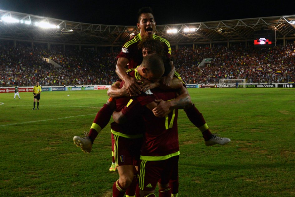 Los jugadores de la selección de Venezuela celebran uno de los tantos con los que golearon a Bolivia. / AFP