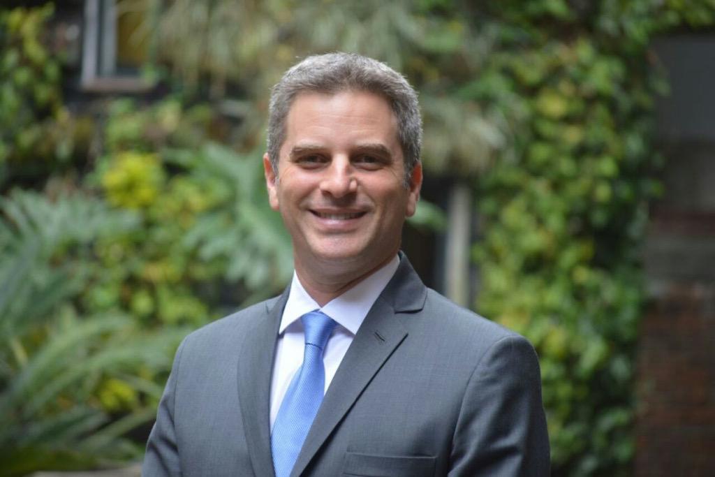 Ricardo Lozano deja el Ministerio de Ambiente y en su reemplazo llega Carlos Correa