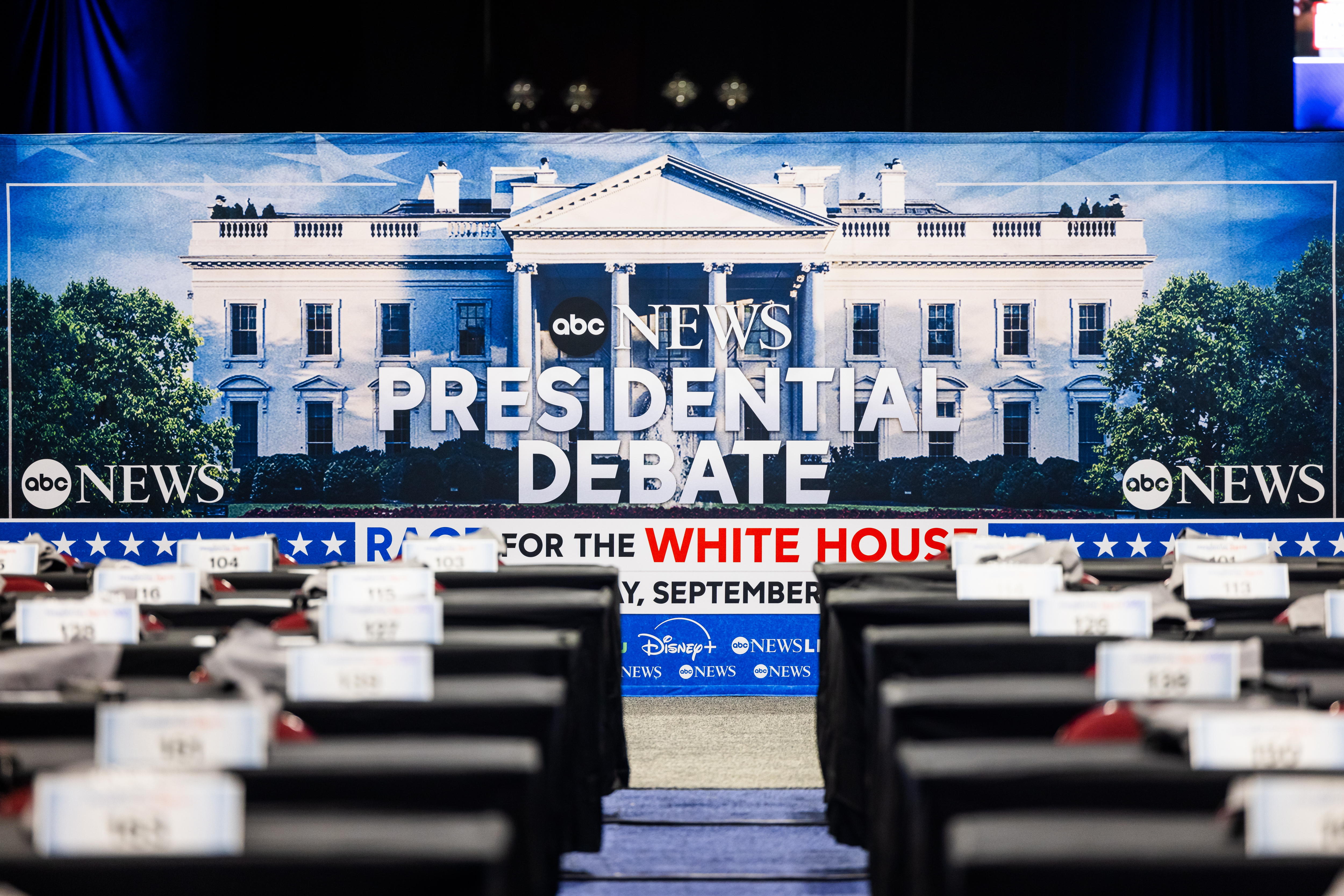 Philadelphia (United States), 09/09/2024.- A billboard advertising the upcoming presidential debate between former US president Donald J. Trump and current Vice President Kamala Harris in the debate'Äôs press file in Philadelphia, Pennsylvania, USA, 09 September 2024. The two candidates will face off for 90 minutes in their only planned debate of the 2024 presidential election. (Elecciones, Filadelfia) EFE/EPA/JIM LO SCALZO