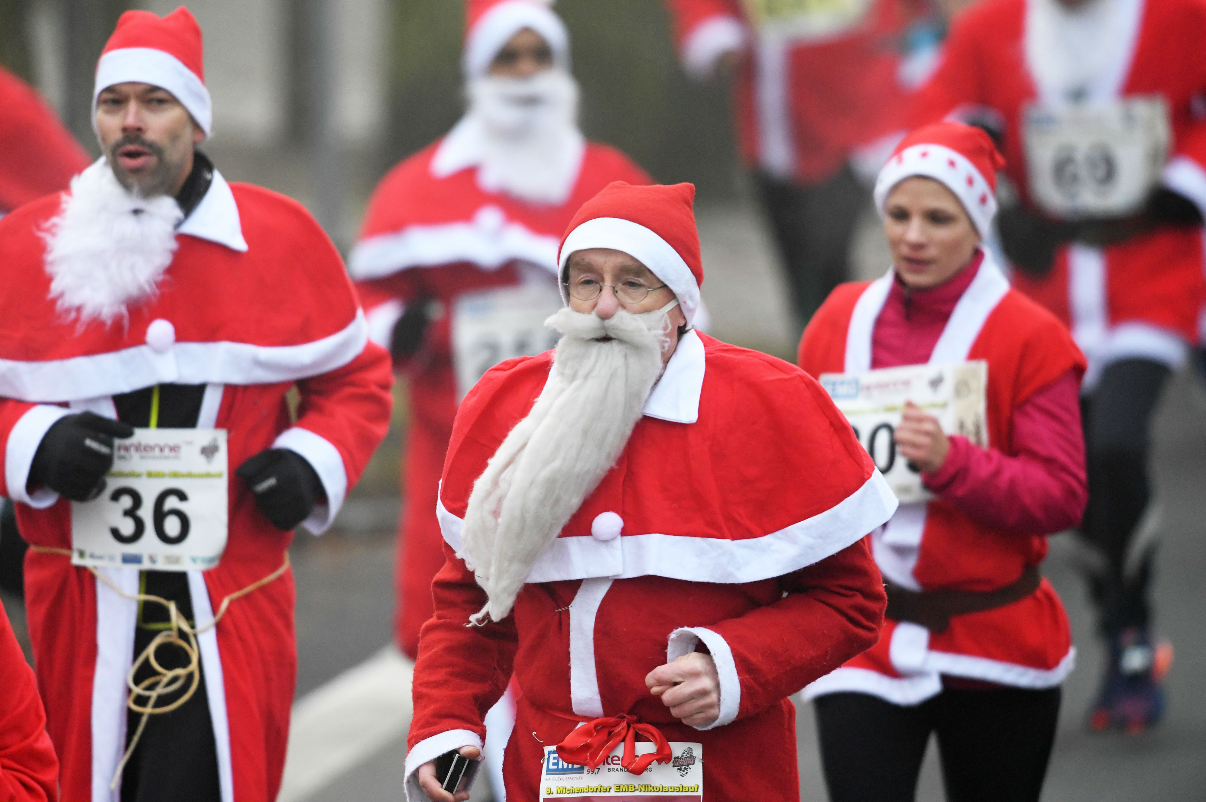 La carrera de Papás Noel que se tomó las calles de Londres