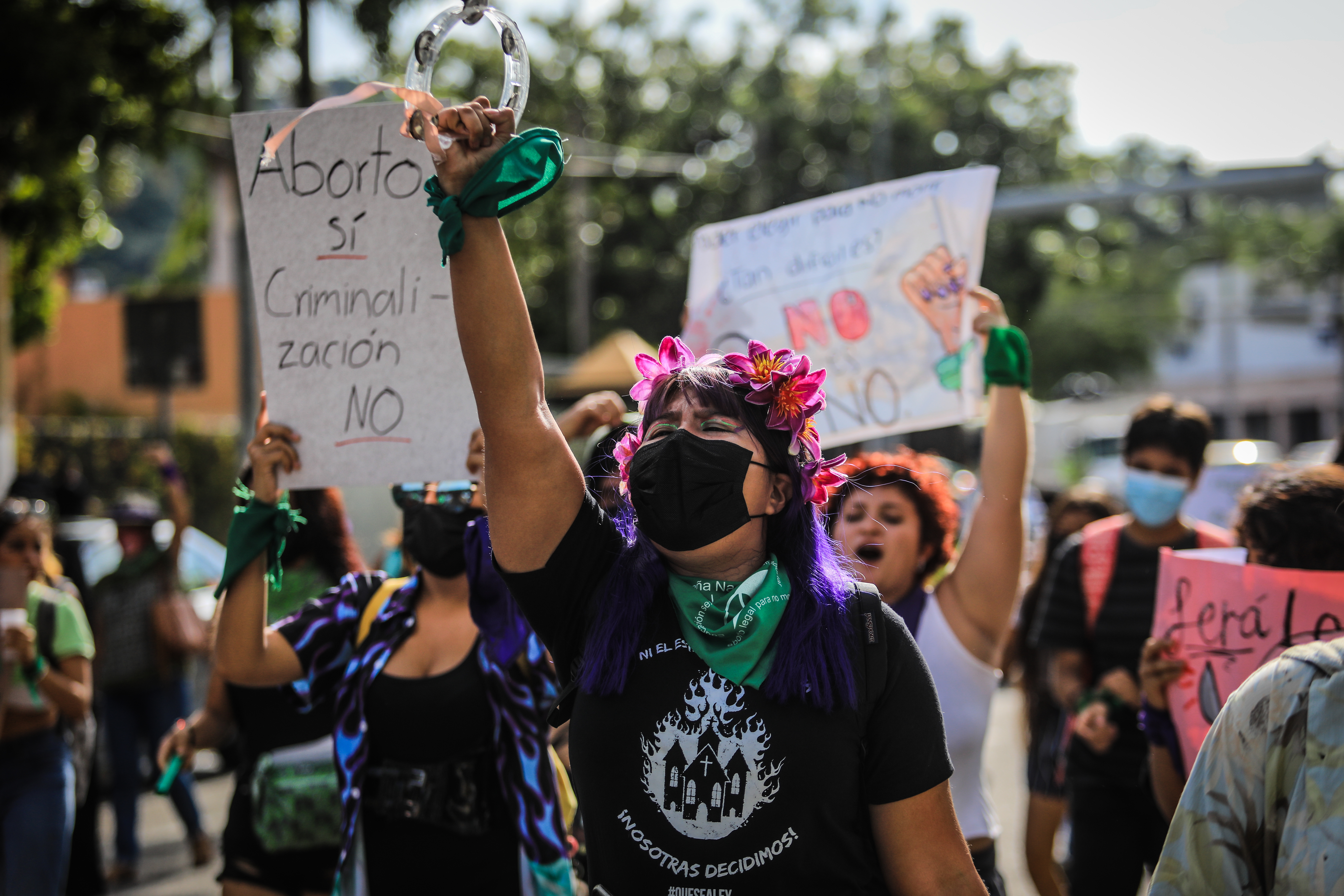 -FOTODELDÍA- MEX5407. ACAPULCO (MÉXICO), 28/09/2022.- Varias mujeres de colectivos feministas participan de unas manifestaciones por el Día de Acción Global por un aborto legal y seguro, hoy, en Acapulco (México). Centenares de mujeres pidieron en Ciudad de México este miércoles, Día de Acción Global por el Acceso al Aborto Legal y Seguro, que se haga efectivo el acceso al aborto en todo el país. EFE/ David Guzmán