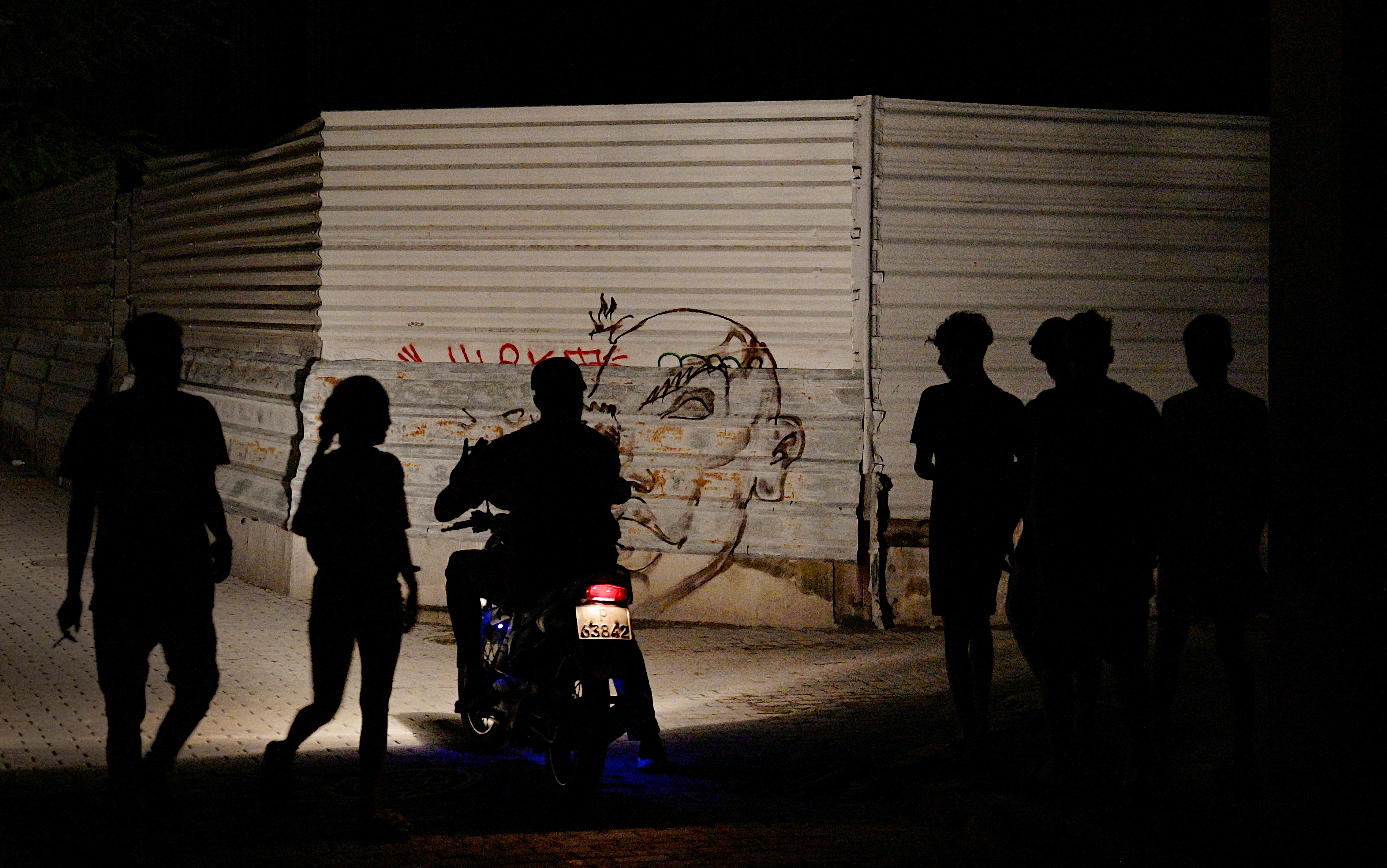 Cuba espera llegada de huracán en su tercer día sin electricidad