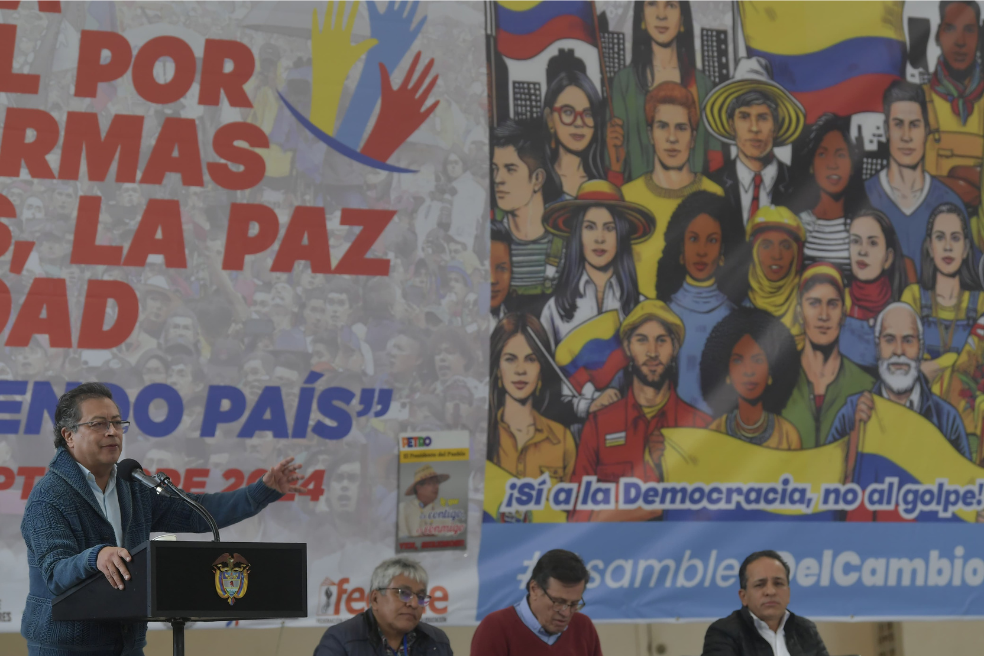 “Abiertos estamos al diálogo, pero no a arrodillarnos”: Petro desde la Nacional