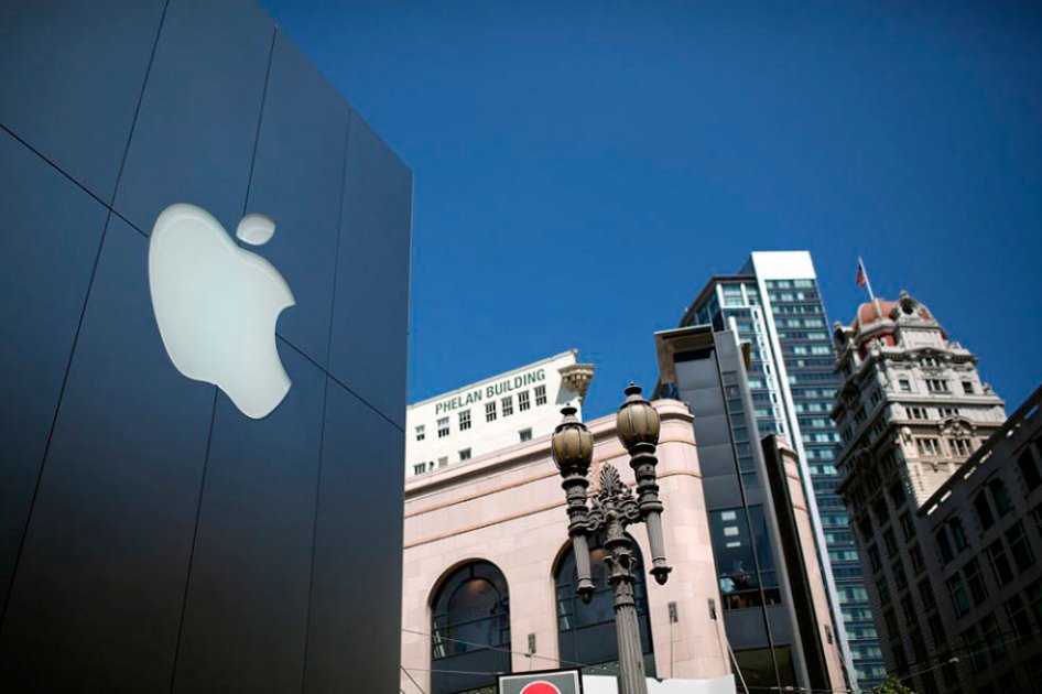 Acción de Apple supera por primera vez los 700 dólares