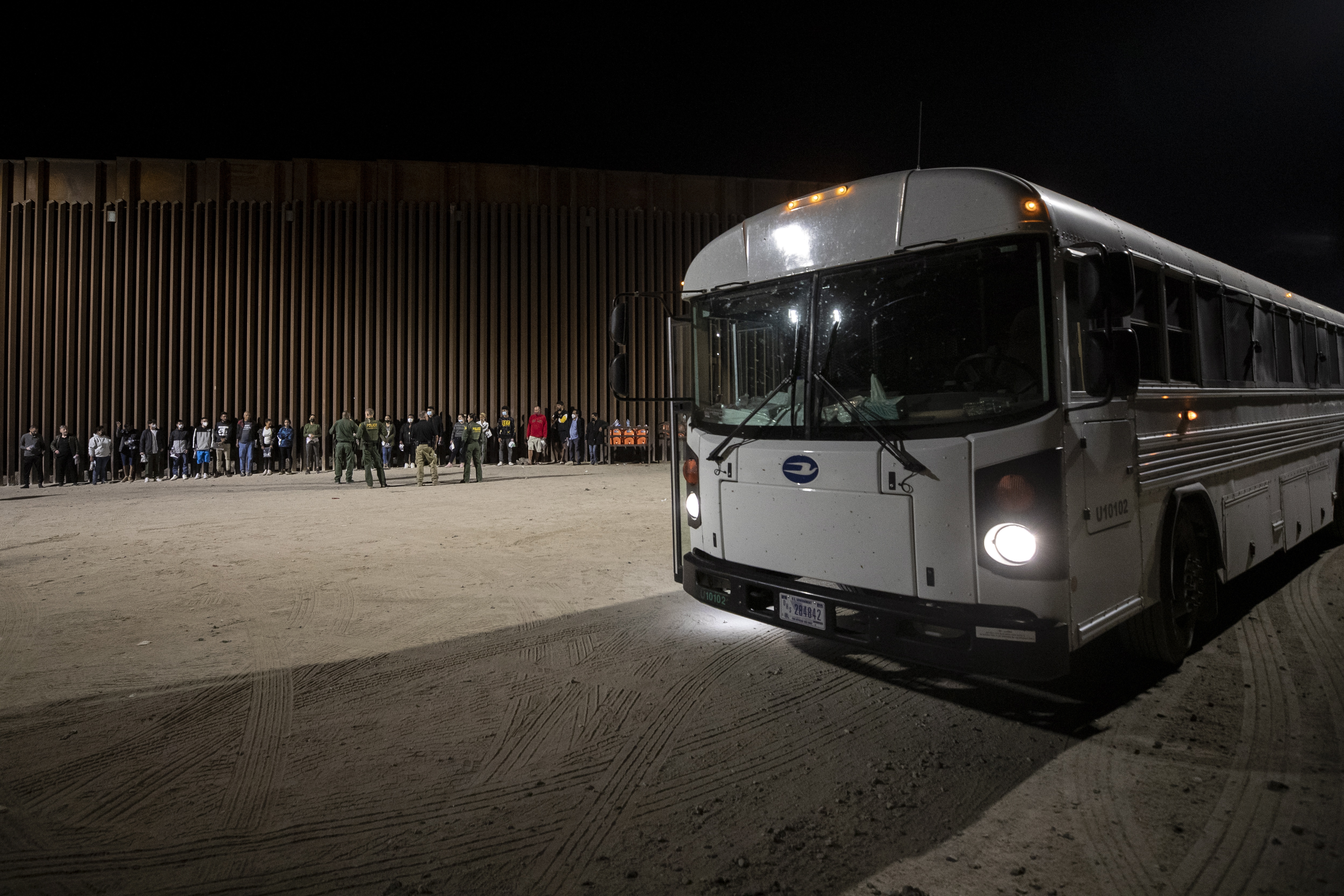 Horror en Texas: encuentran más de 40 migrantes muertos en el interior de un camión