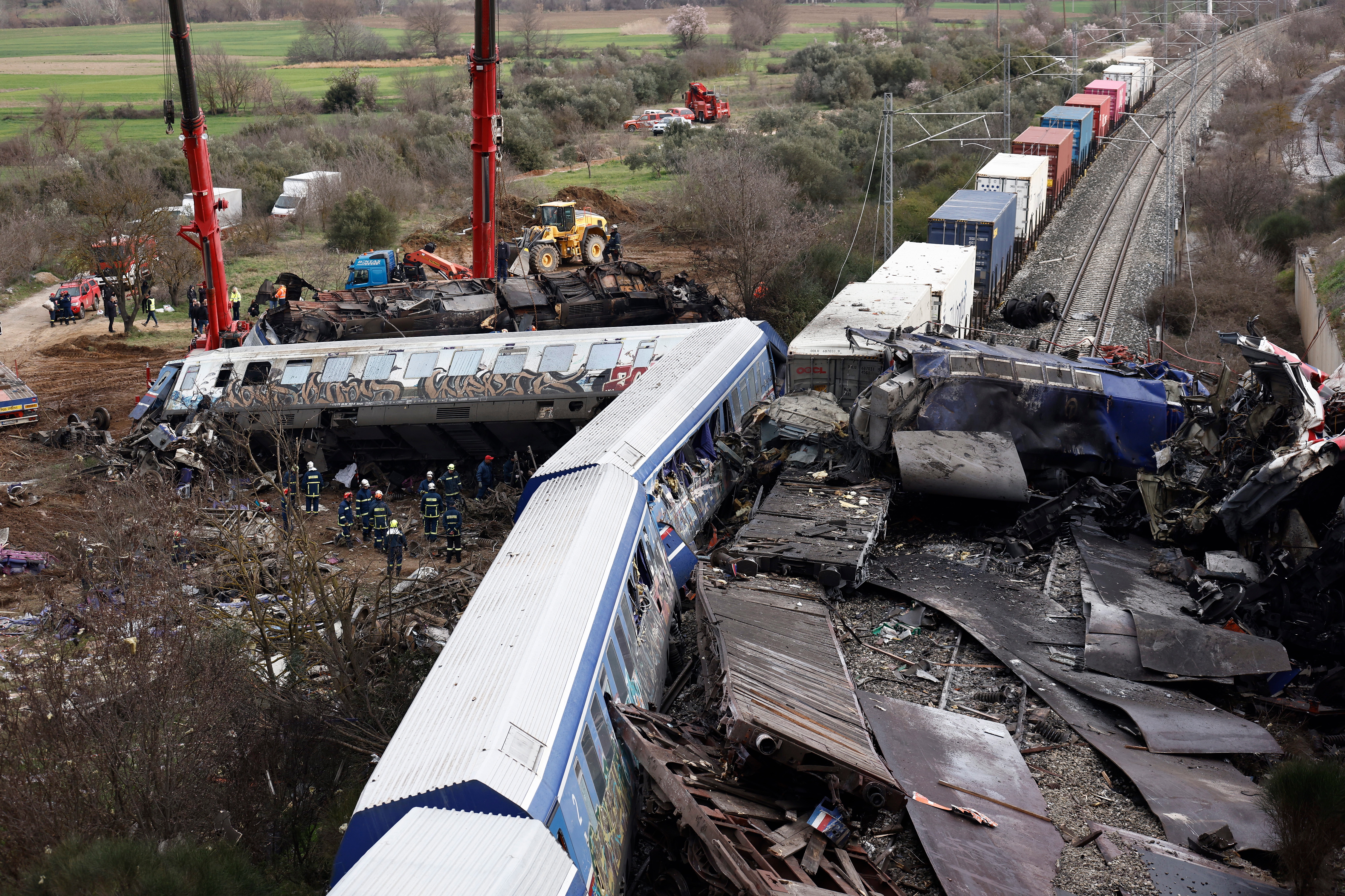 Tragedia en Grecia: van 36 fallecidos y 130 heridos por choque de dos trenes