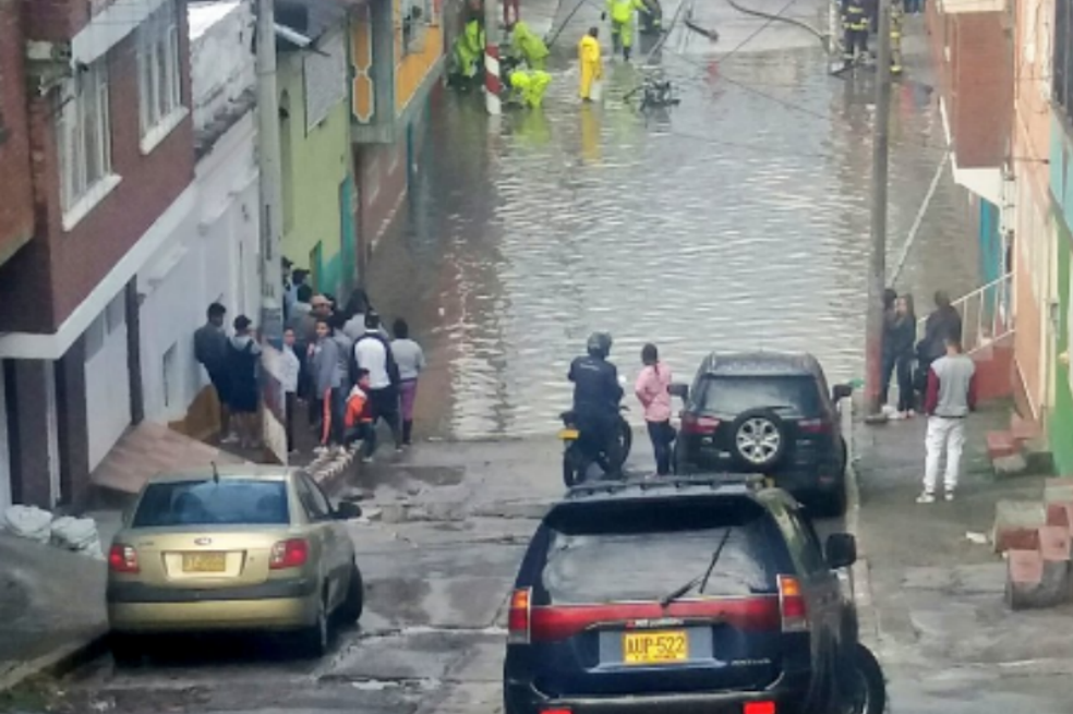 Colapso de un muro e inundaciones, las consecuencias de las fuertes lluvias en Bogotá