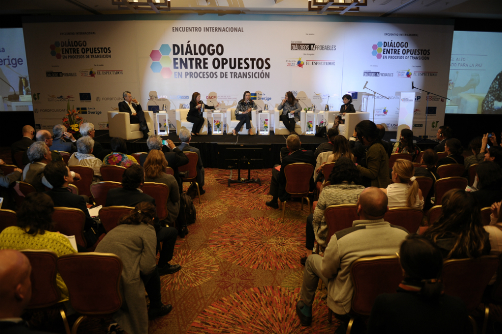 ¿Qué tienen que ver el diálogo y el desarrollo?