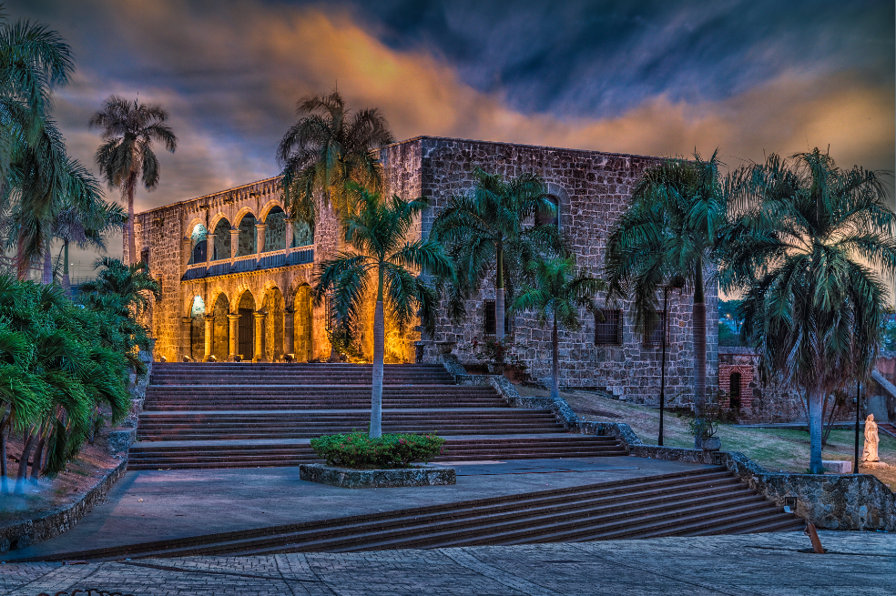 El Alcázar de Colón o Palacio Virreinal de Don Diego Colón es un palacio de inicios del siglo xvi, ubicado en la Plaza de España en la Ciudad Colonial de Santo Domingo (República Dominicana).