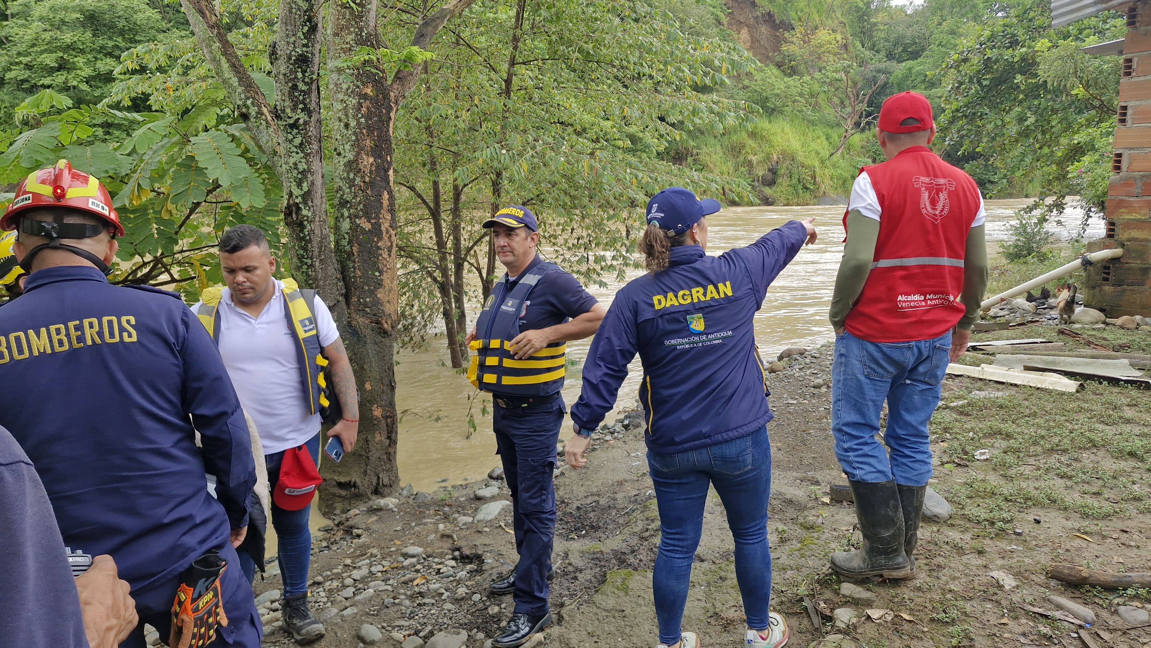 Ordenan evacuaciones por represamiento del río San Juan, en Antioquia
