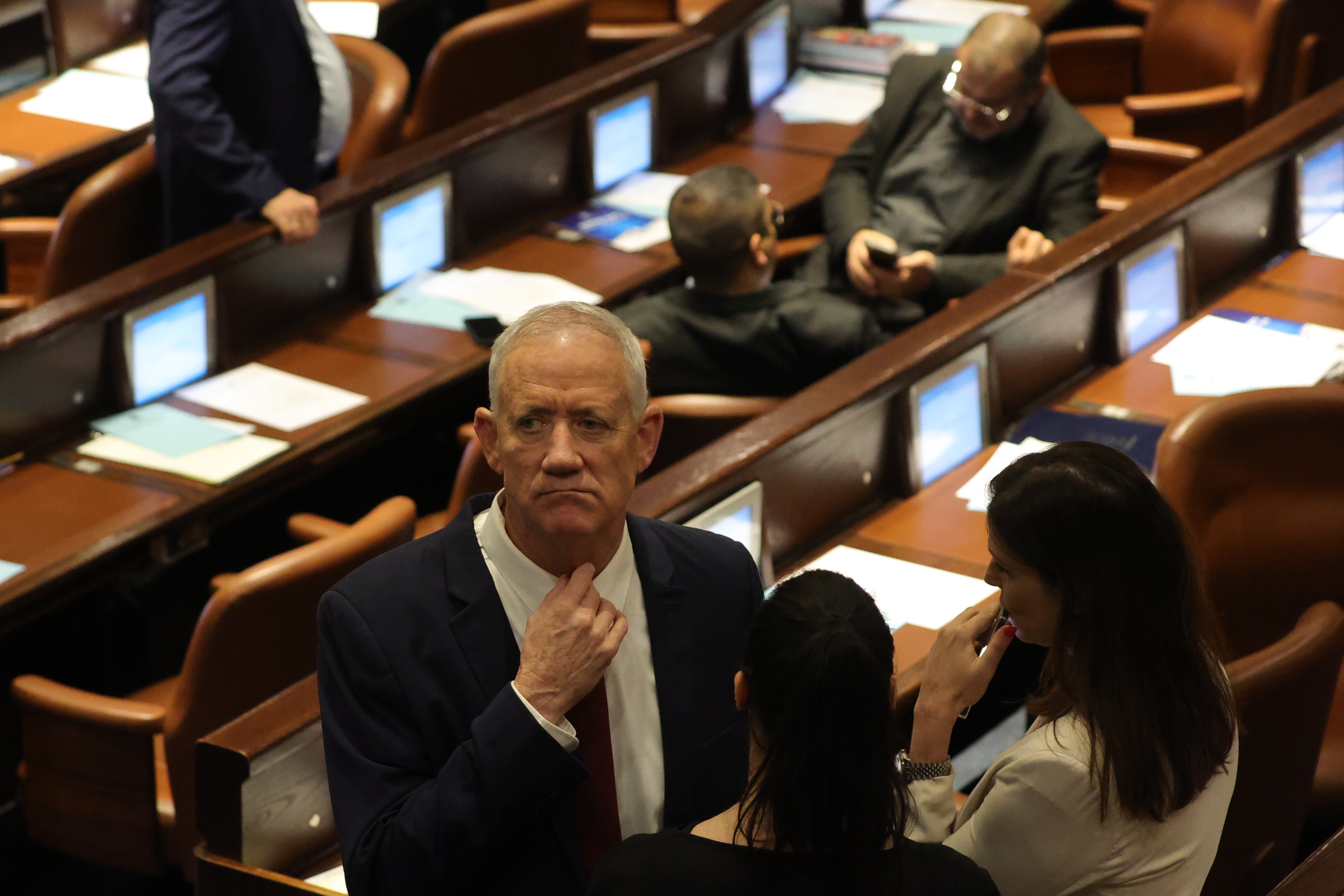Jerusalem (-), 14/06/2023.- Leader of the State Camp party Benny Gantz attends the voting in the Israeli Knesset on the judges selection committee in Jerusalem, 14 June 2023. The committee for the selection of judges is one of the main points of contention between the opposition and the coalition government in the controversial judicial reform. (Estados Unidos, Jerusalén) EFE/EPA/ABIR SULTAN