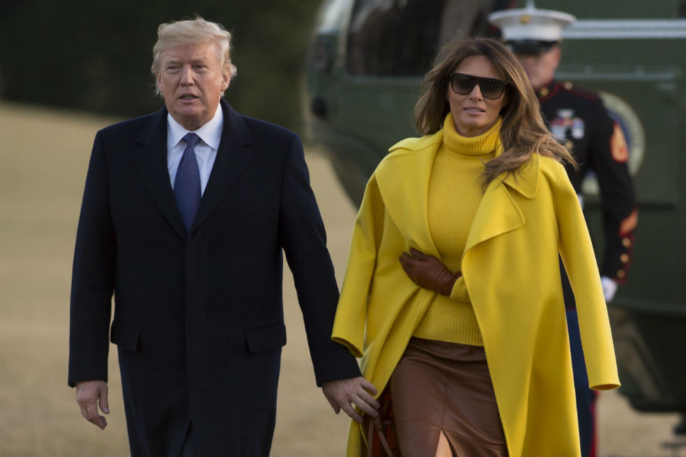 El momento del último desplante de Melania a su marido.  / AFP