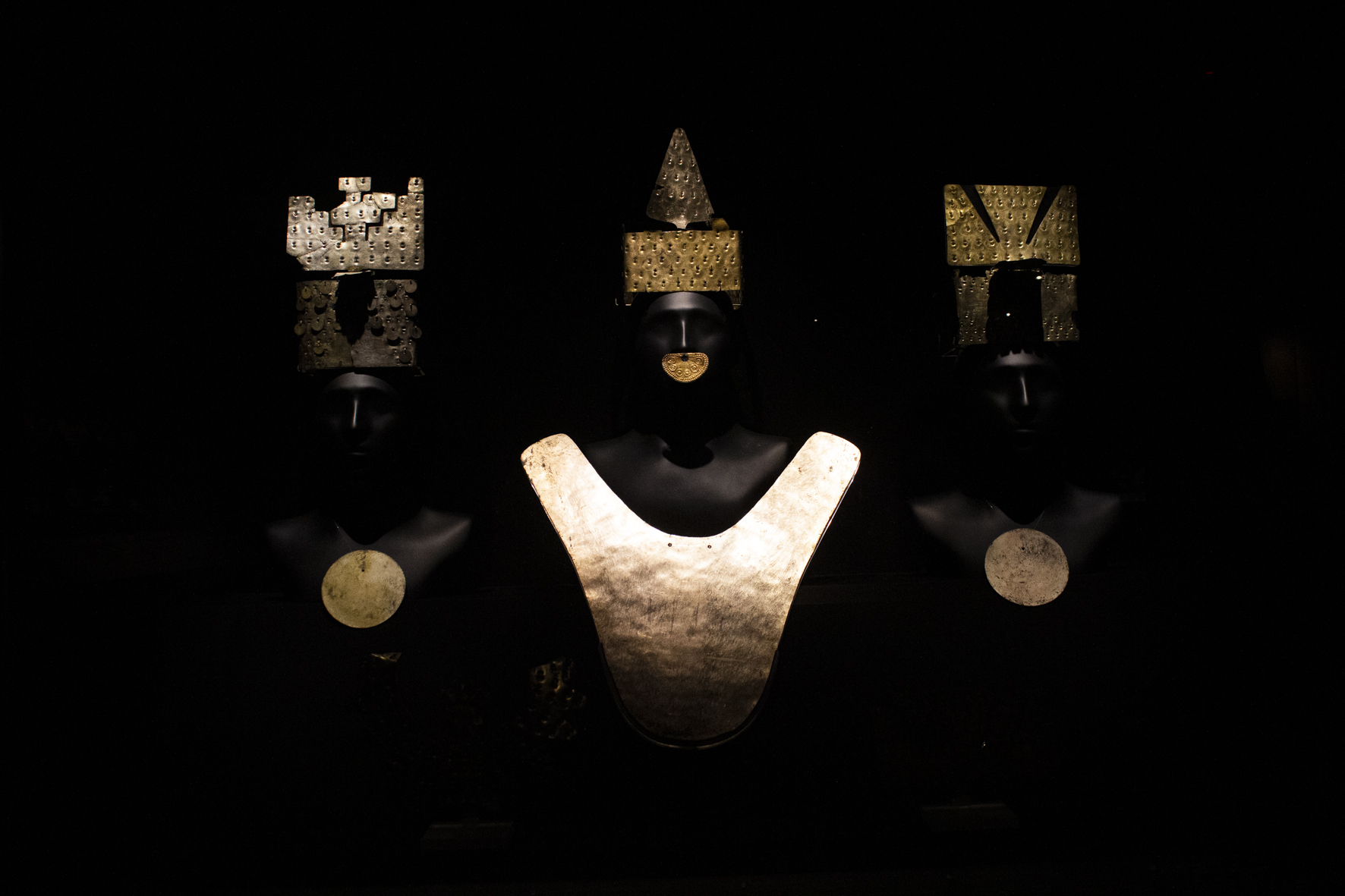 En la historia de la humanidad se conoce como “Cuna Civilizatorias” a las seis regiones del mundo donde surgieron las primeras civilizaciones de manera independiente, sin que una influyera sobre la otra. De todos los logros culturales del Perú, el más importante es el ser considerado una de estas cunas de las civilizaciones actuales. Las otras cinco son: Egipto, Mesopotamia, China, India, y Mesoamérica.