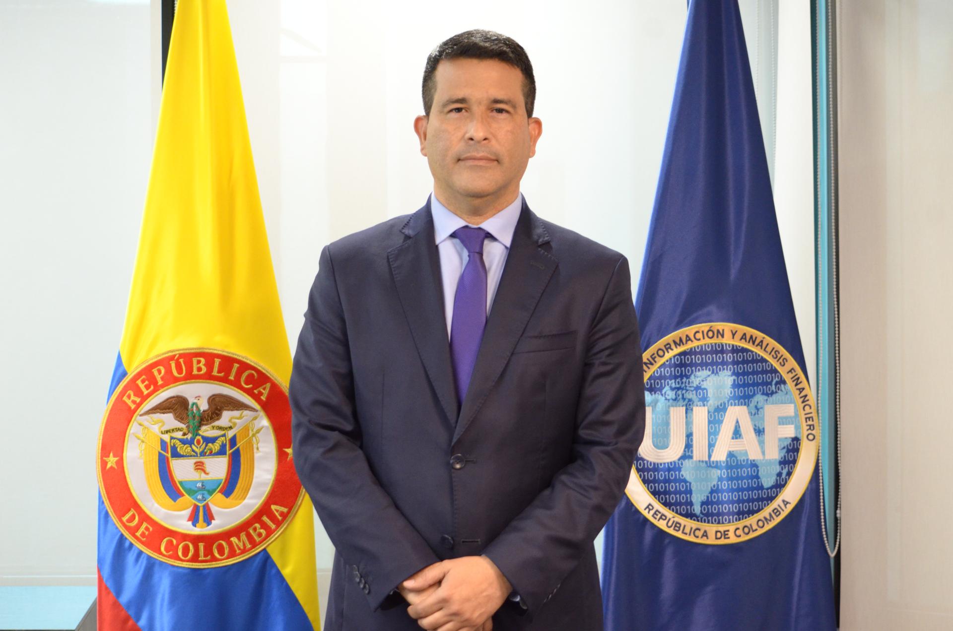 Piden investigar al director de UIAF por entregar información de Pegausus a Petro
