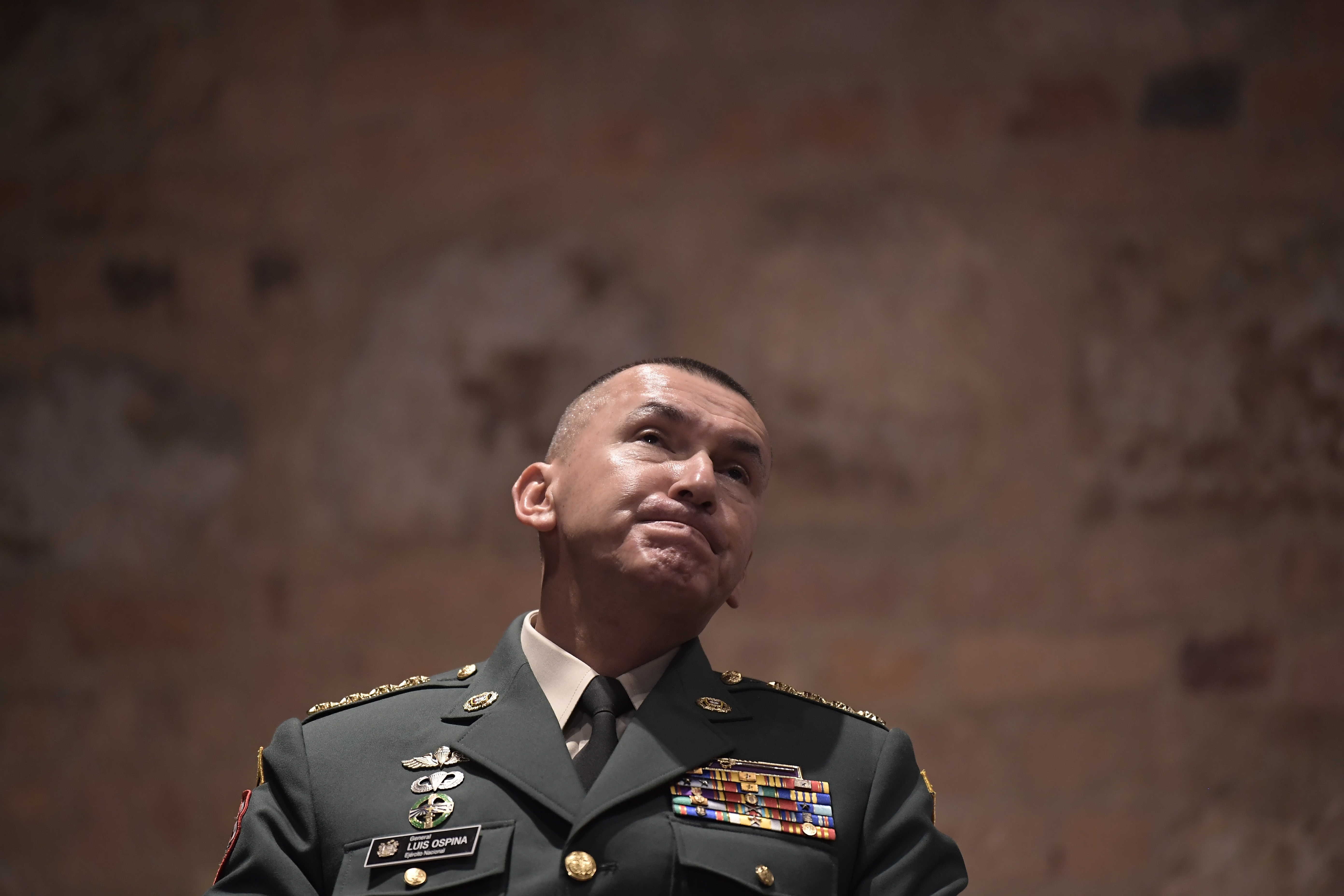 Comandante del Ejército será investigado por seguimientos a profesor de su esposa