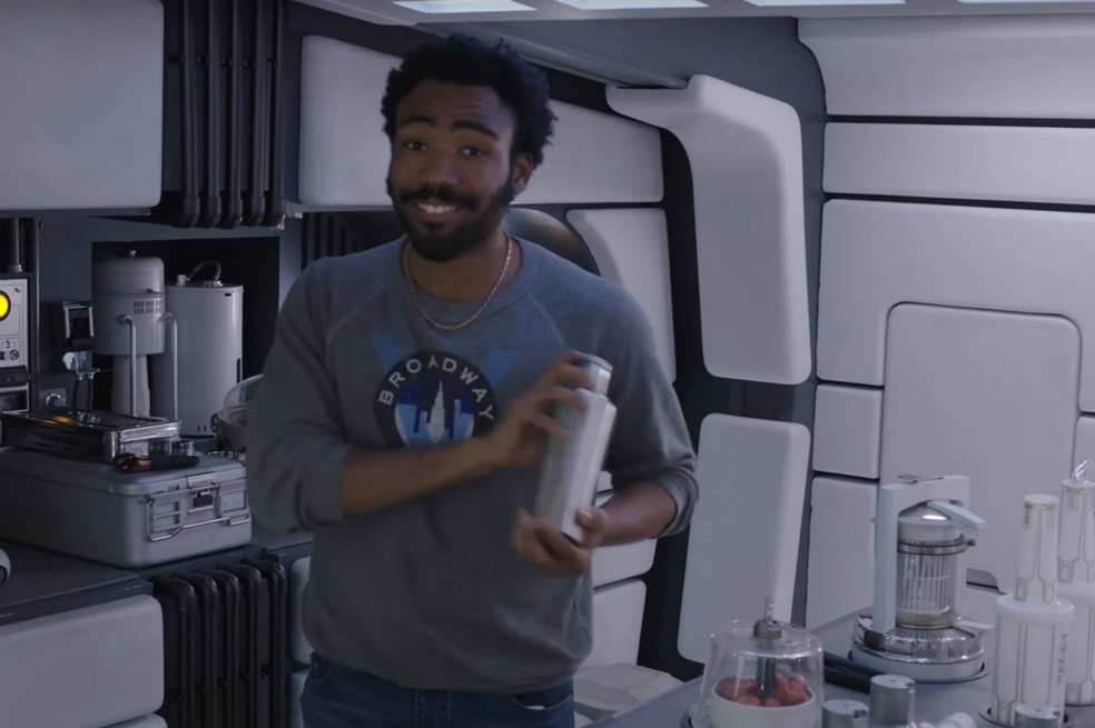 En un nuevo video Lando Calrissian abre las puertas del Halcón Milenario