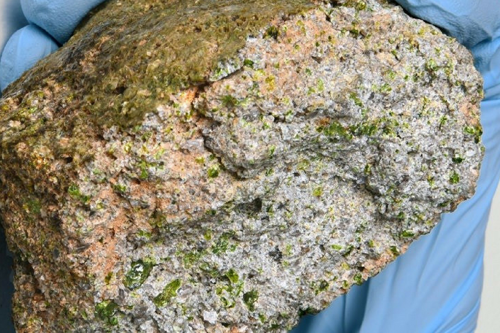 Hallan meteorito con restos químicos que datan del inicio del sistema solar