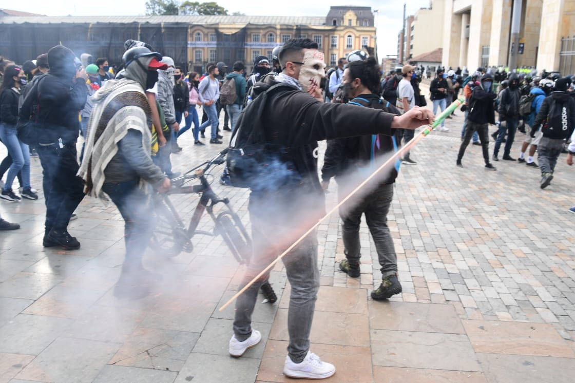 Los gases lacromógenos no solo llegron a manifestantes, sino también a ciudadanos que residen en la zona, muchos de ellos, adultos mayores.