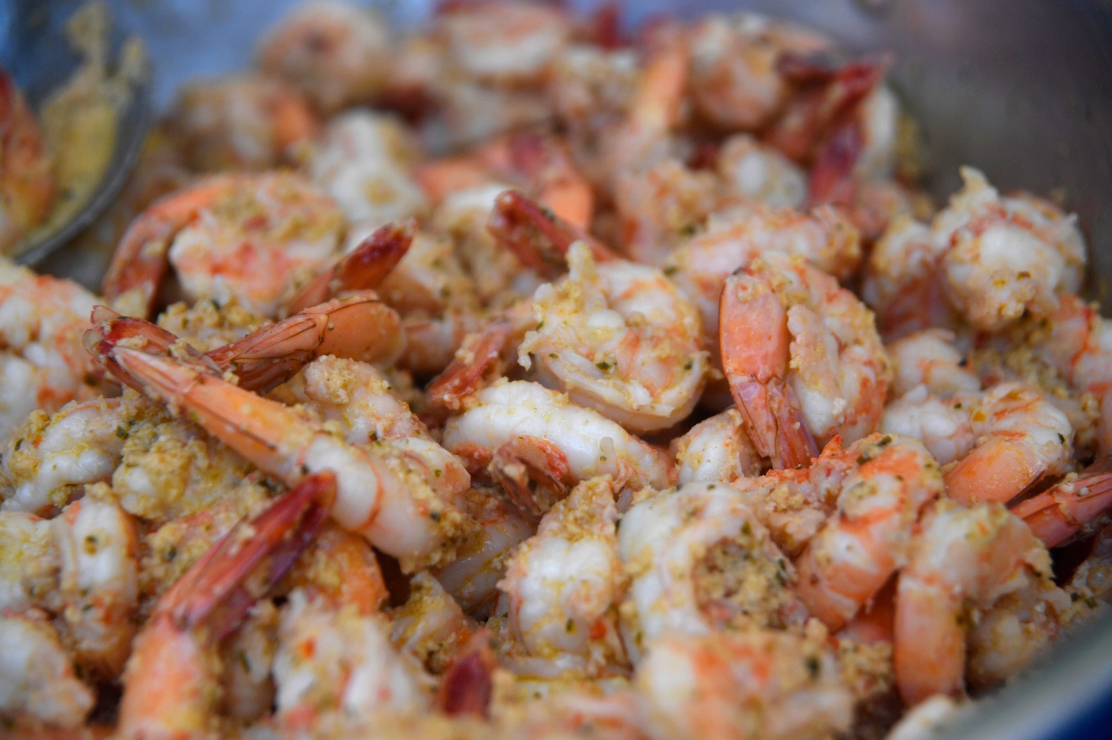 ¡La gastronomía del Pacífico colombiano es otra propuesta de gran valor por su calidad, frescura y sabor! La comunidad de Coquí es una muestra de ello. Algunos de los platos imperdibles son los langostinos en salsa de coco. ¡Un manjar que no se puede perder, entre muchísimas otras delicias!