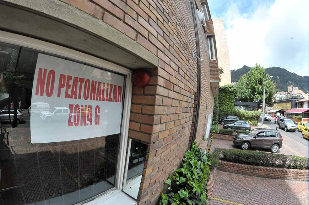 Con carteles en sus viviendas, los vecinos de la Zona G protestan contra la peatonalización del sector. / Cristian Garavito