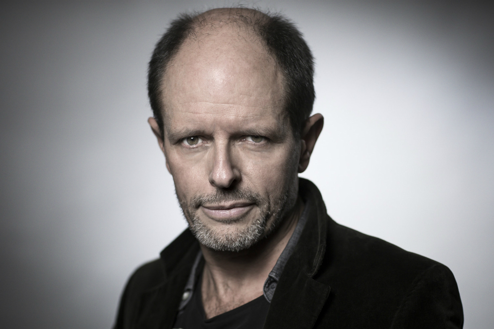Bernard Minier: La novela cuestiona el mundo y deja las respuestas al lector