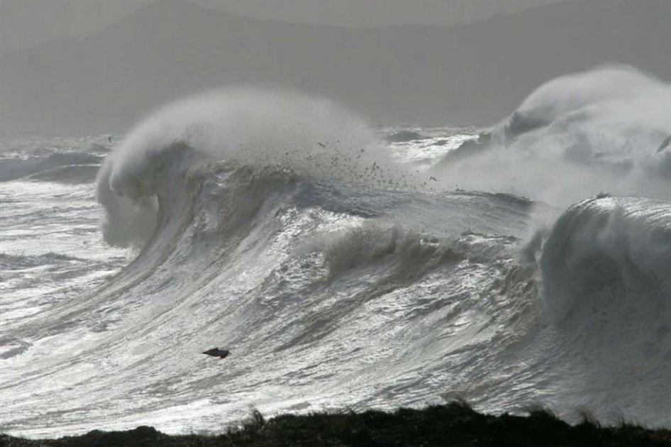 Grandes olas formadas en la costa coruñesa de Valdoviño