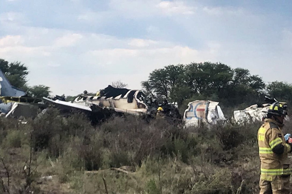 En video quedó registrado el momento en que se estrella avión en México