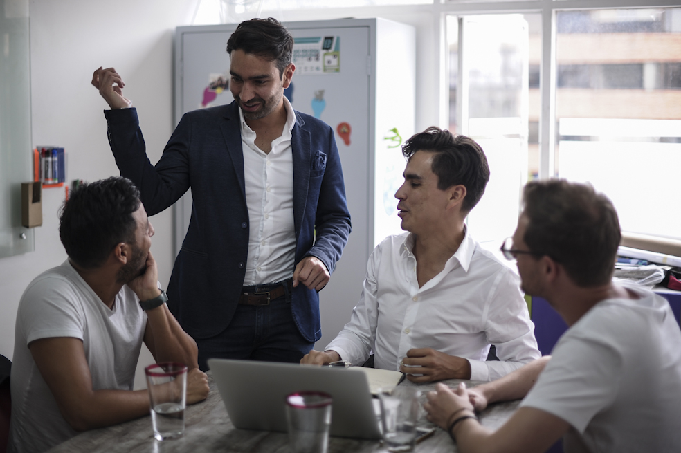 MAURICIO TORO - PRIMER CONGRESISTA HOMBRE ABIERTAMENTE GAY