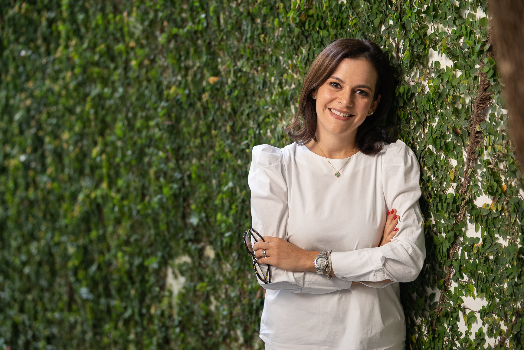 La mujer que previene el uso de dineros o actividades ilícitas en los negocios