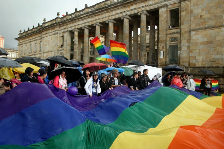 Si el menor es hijo de uno de ellos, Iglesia Católica apoyaría adopción a parejas del mismo sexo