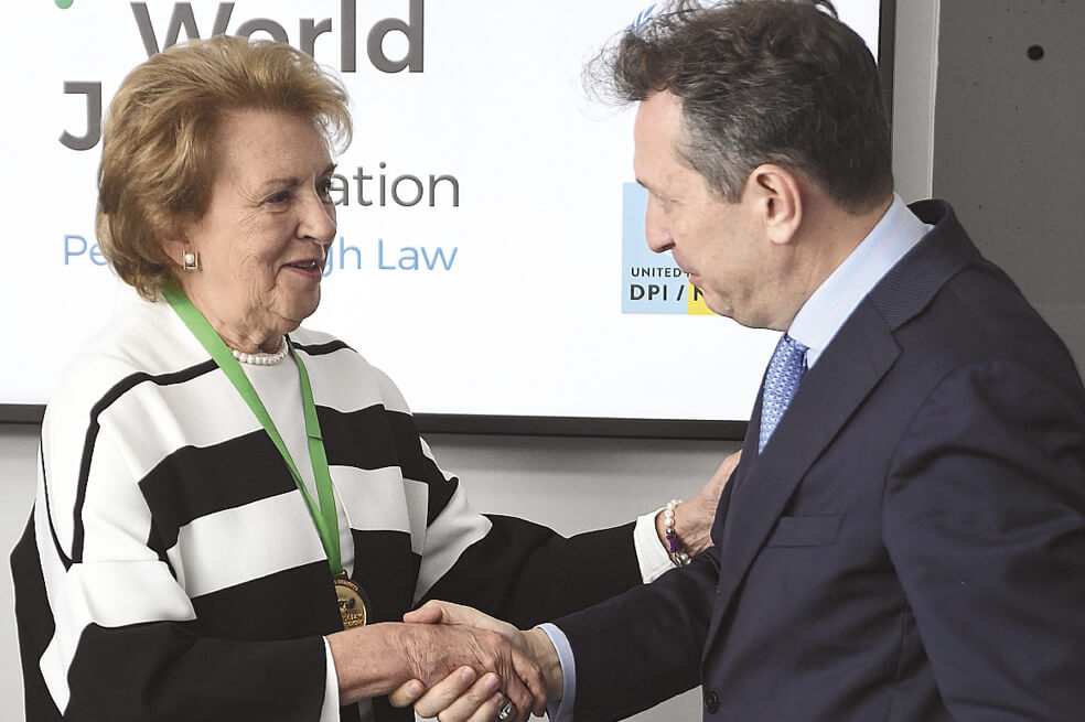 El Espectador recibió Medalla a la Defensa de la Democracia