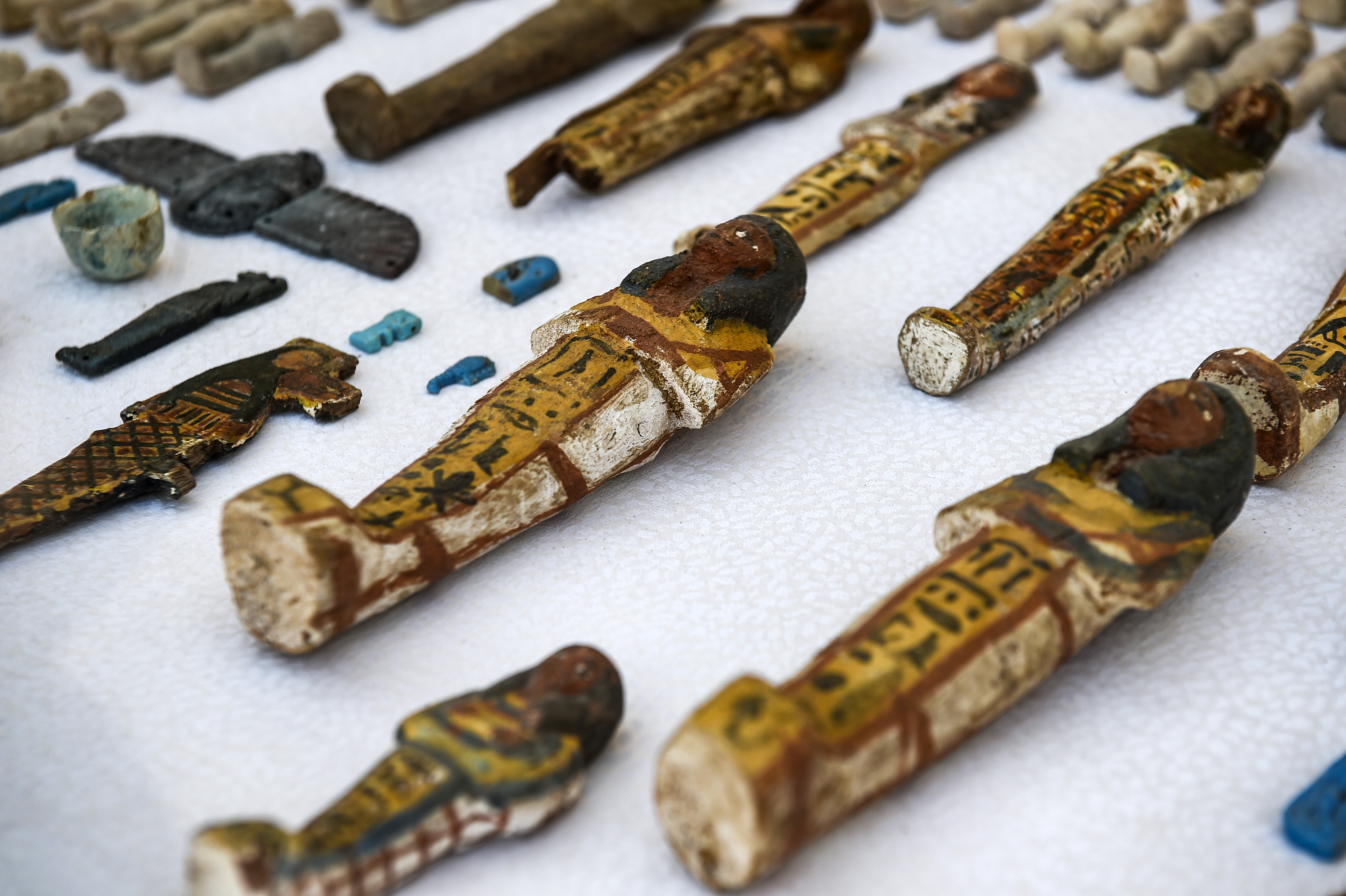 Revelan una tumba antigua en población de Egipto
