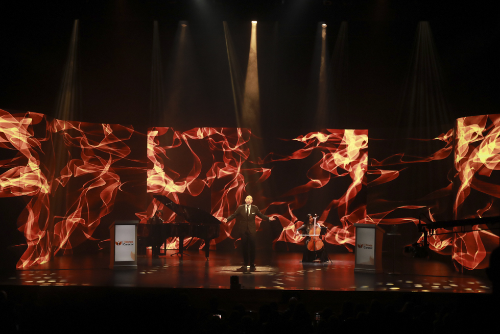 Santiago Cruz en premios Titan caracol 2022