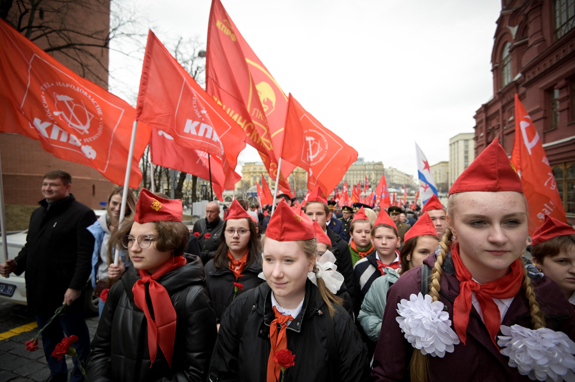Con flores y en plena guerra, celebraron en Rusia el cumpleaños de Lenin