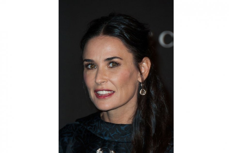 Demi Moore está impactada por muerte de joven en piscina de su casa