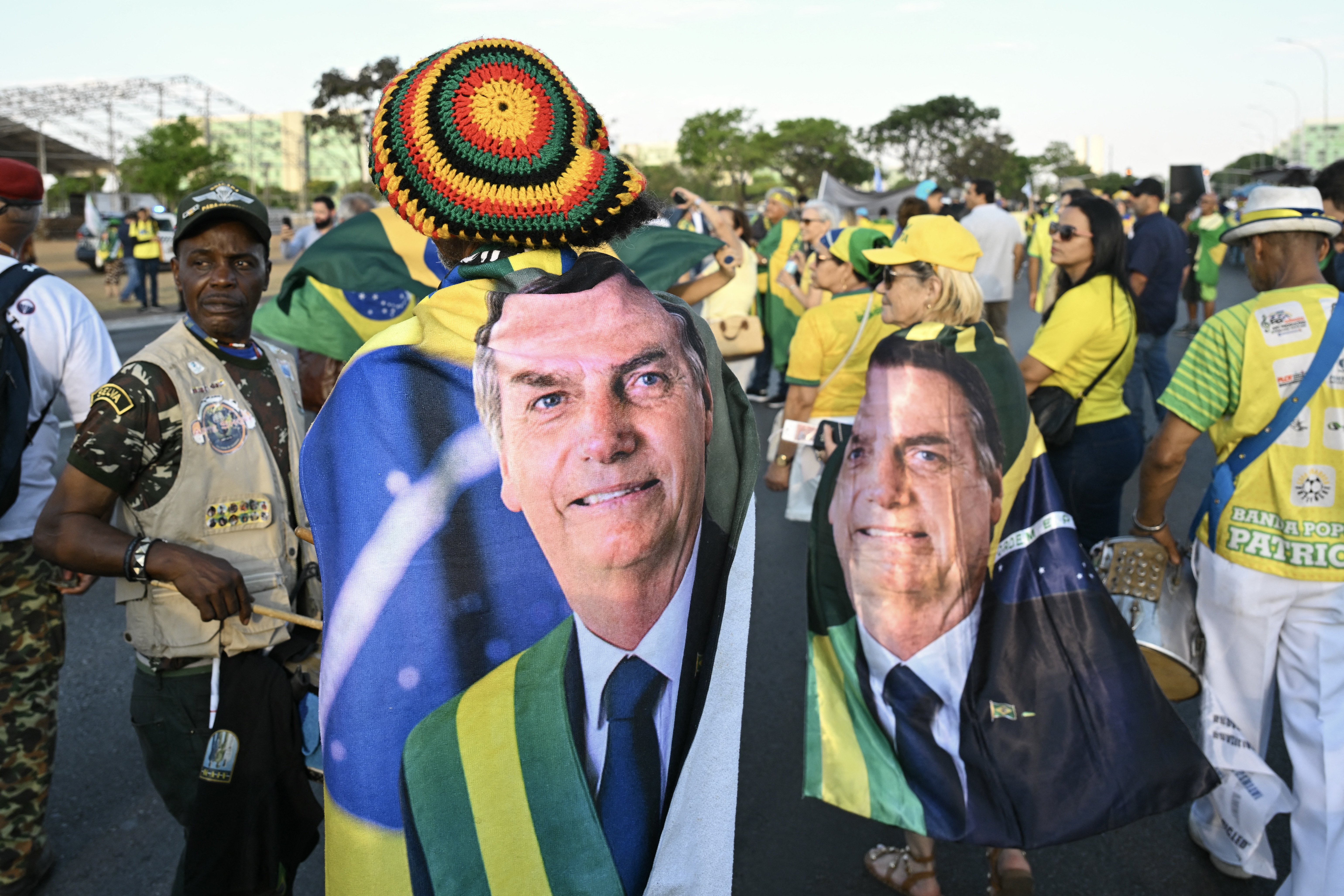 Juez brasileño niega casa por cárcel a Bolsonaro, pero aprueba su cirugía en hospital