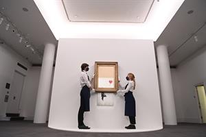 Subastarán una versión singular de “Niña con globo” firmada por Banksy
