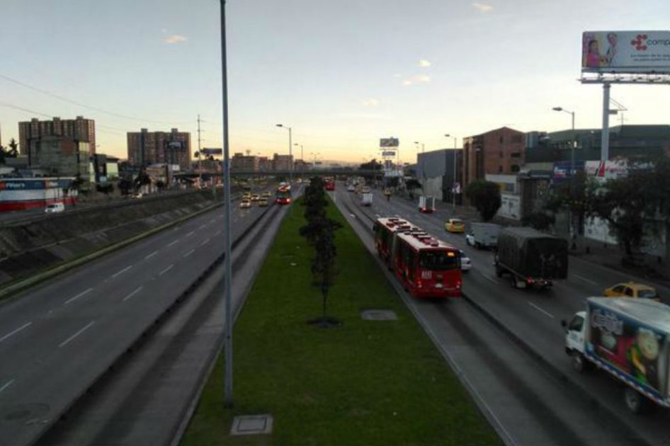 No hay taxis y largas filas en estaciones de Transmilenio: quejas en Día sin carro y sin moto