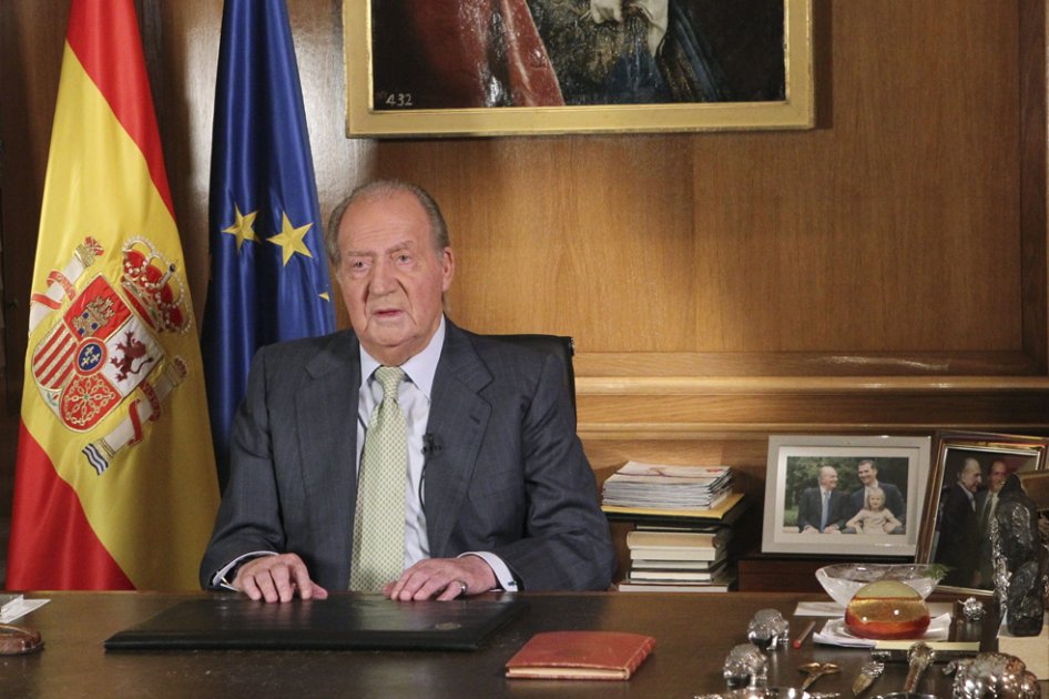 Rey Juan Carlos de España abdica en su hijo Felipe tras casi 39 años de reinado