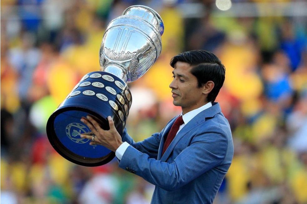 El futbolista Matías Fernández, exjugador del Júnior, anunció su retiro