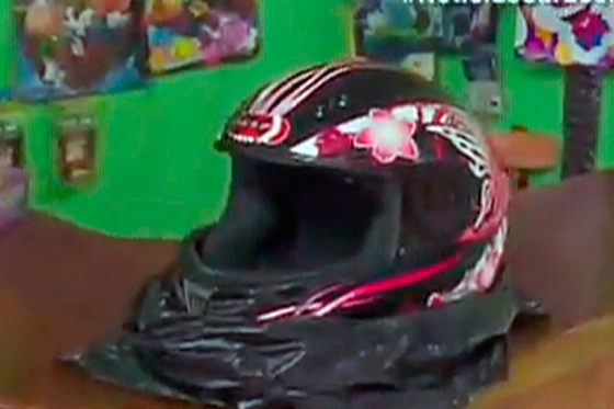 Ladrones hieren a comerciante pero olvidan casco de moto en la escena del hecho