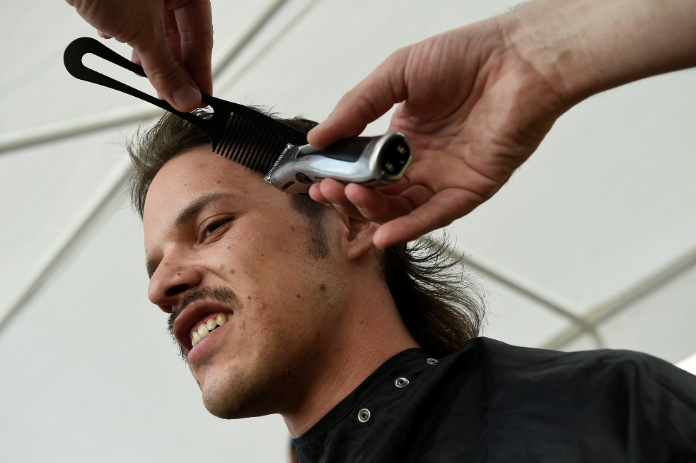 Corto por delante, largo por detrás: el corte de pelo “mullet” vuelve a arrasar