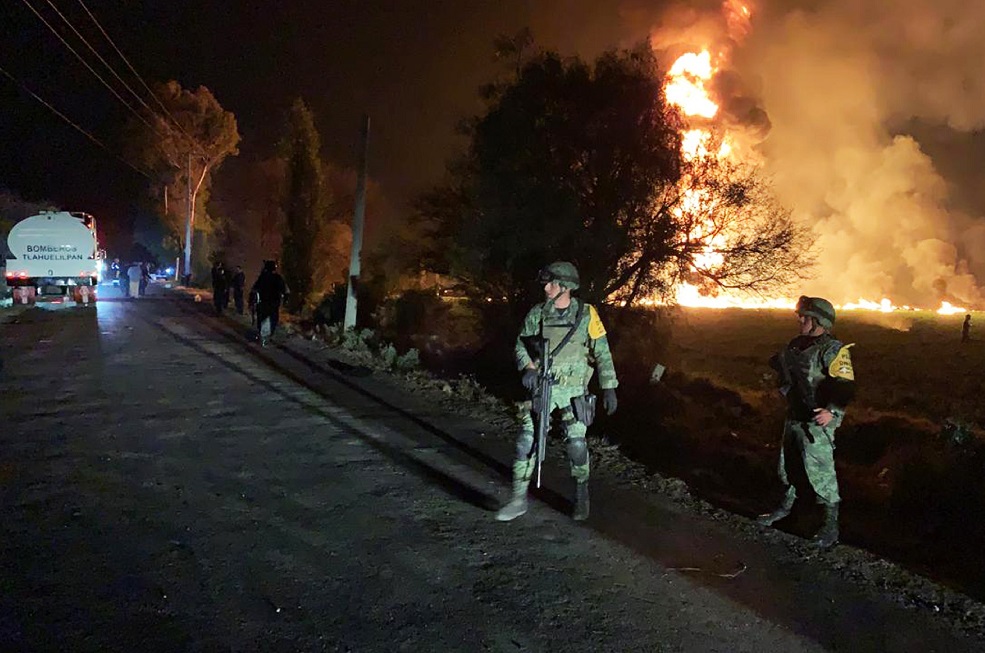 Más de 60 muertos y 76 heridos por incendio en ducto de combustible en México