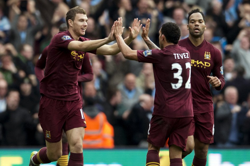 Dzeko salva al City en el último minuto