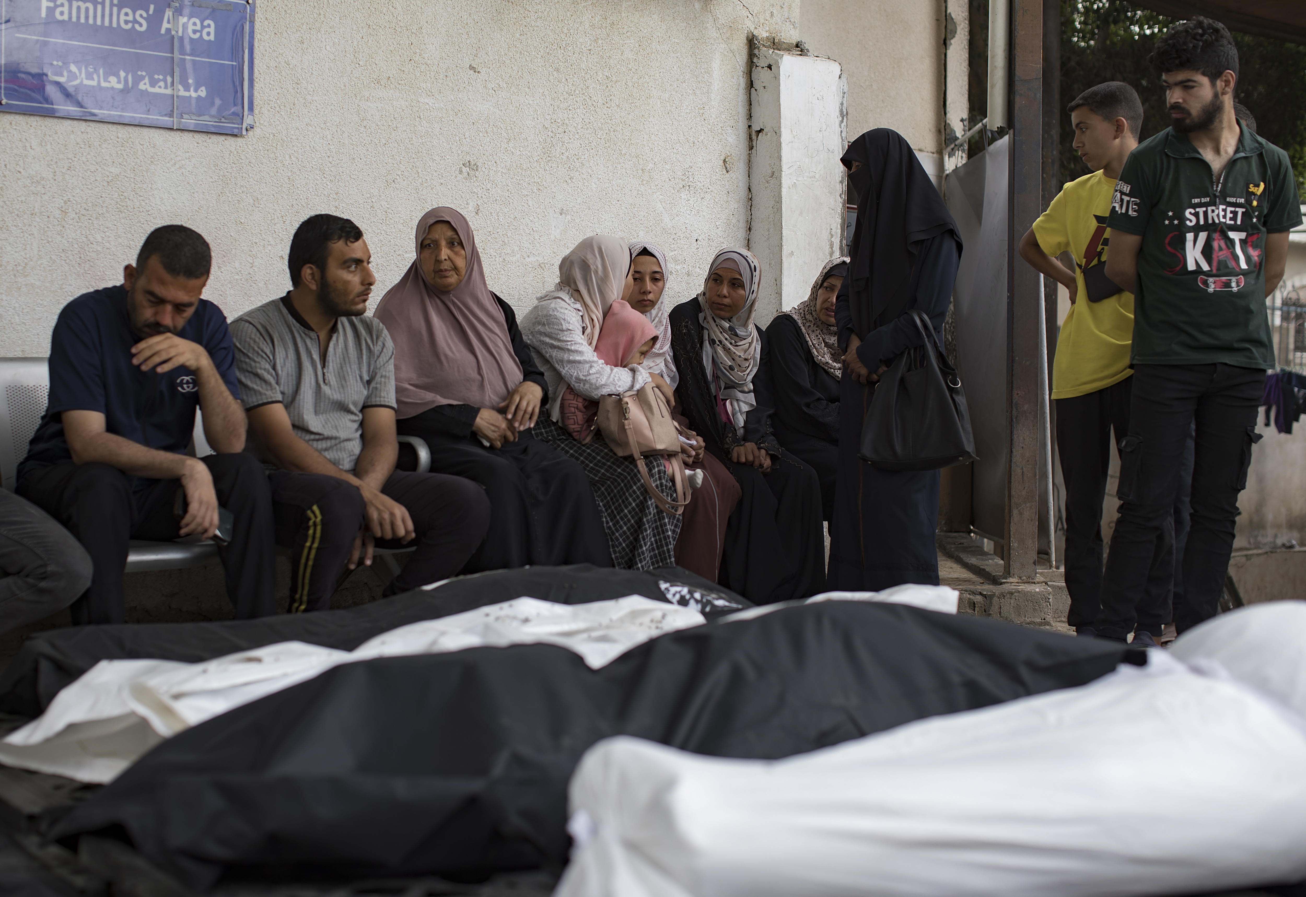 Israel vuelve a bombardear con contundencia la Franja de Gaza y se acerca a Rafah