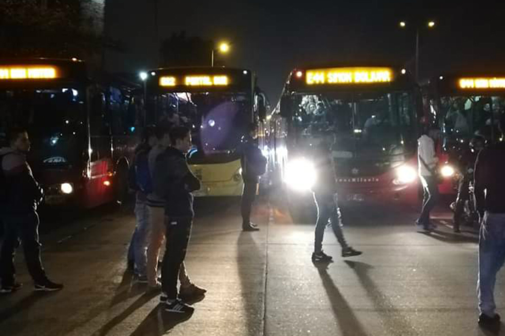 Usuarios protagonizan disturbios en estaciones de Transmilenio