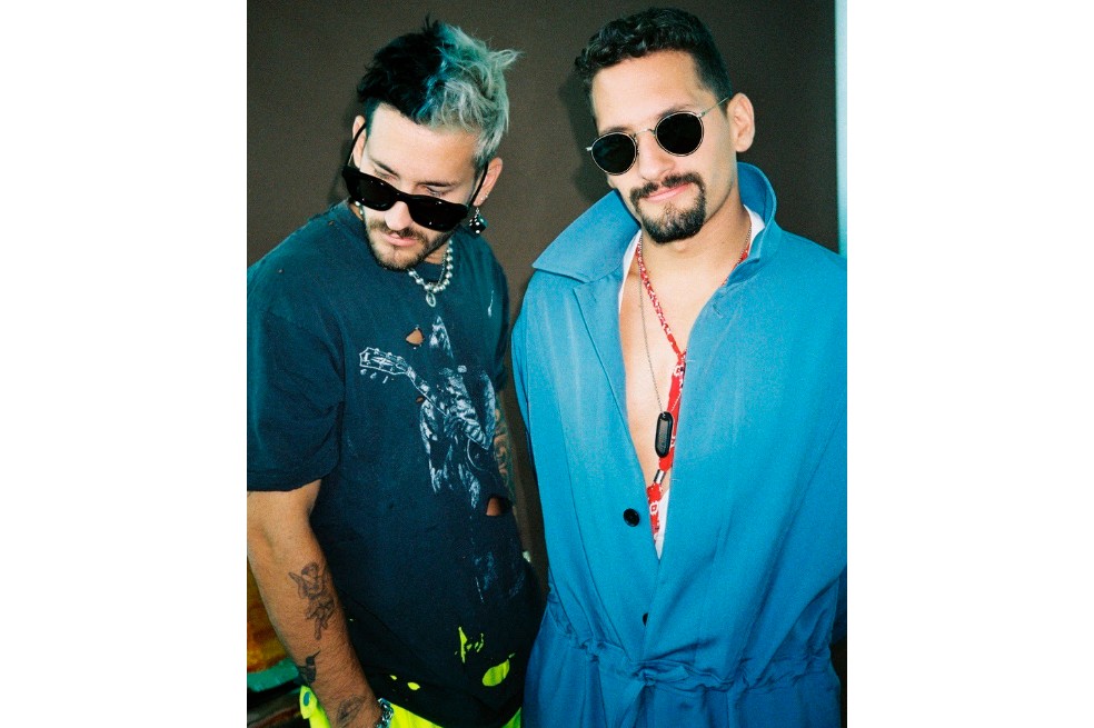 Mau y Ricky apuntan hacia una nueva dirección en su música con “Papás”