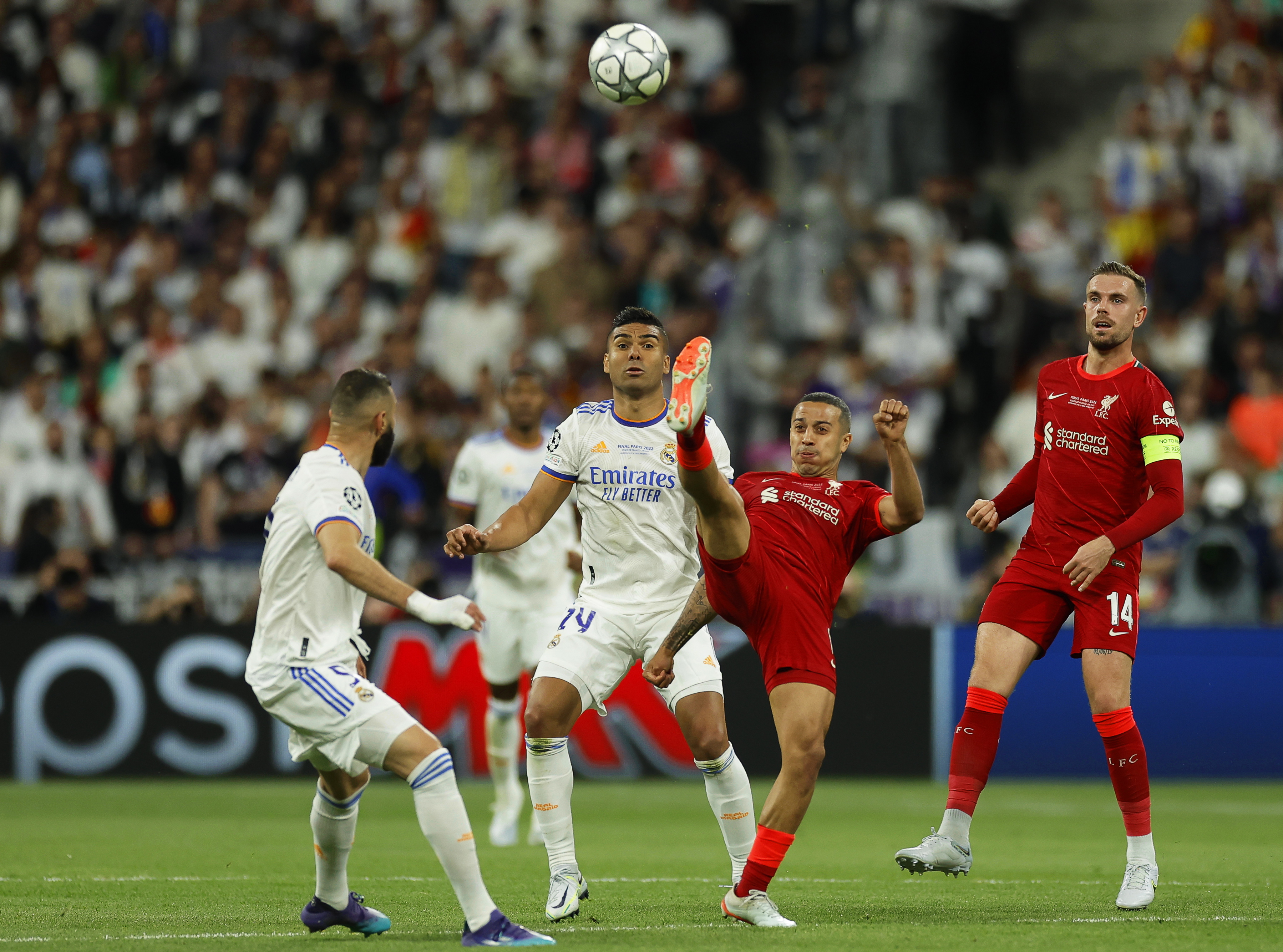 Saint-denis (France), 28/05/2022.- Casemiro (C-L) of Real Madrid in action against Thiago Alcantara (C-R) of Liverpool during the UEFA Champions League final between Liverpool FC and Real Madrid at Stade de France in Saint-Denis, near Paris, France, 28 May 2022. (Liga de Campeones, Francia) EFE/EPA/YOAN VALAT