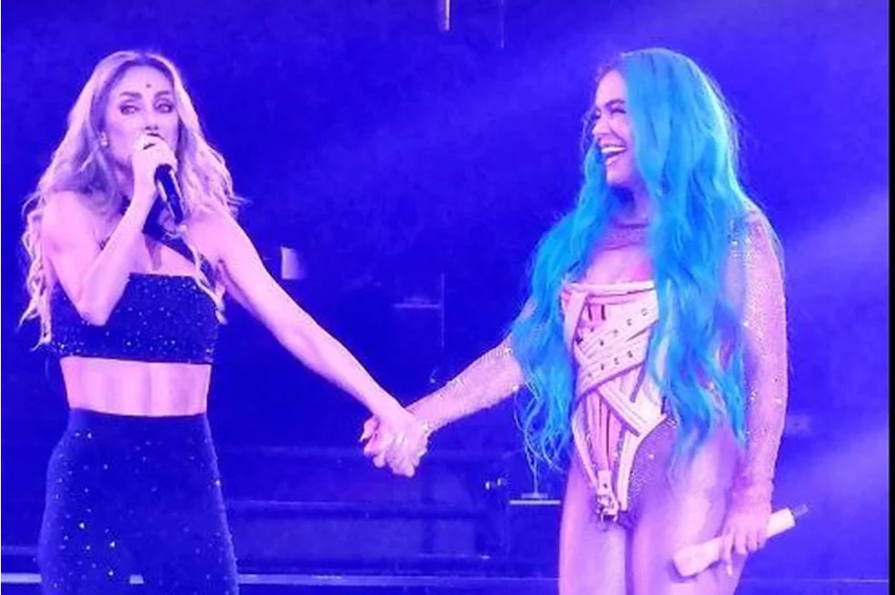 VIDEO: Karol G brilló en México junto a Anahí, ex RBD ¡Histórico!